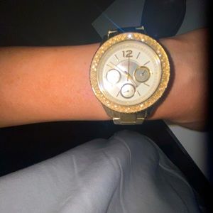 Fossil gold watch like new! Measures 6.5 in wrist